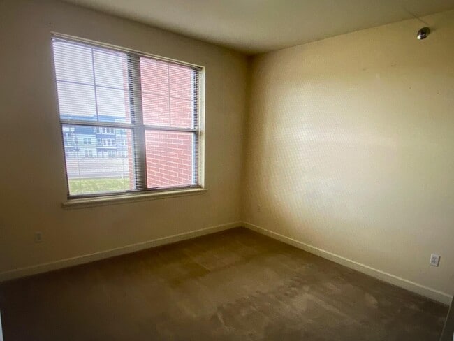Building Photo - 4110 S Lake Dr