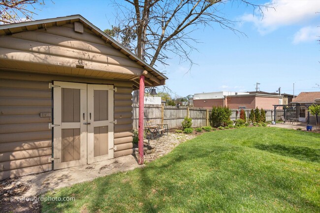 Building Photo - 804 S President St