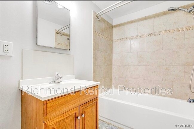 Building Photo - 1302 W Cary St