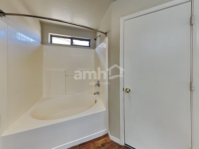 Building Photo - 2132 S Bernard