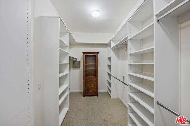 Building Photo - 3780 1/2 Multiview Dr