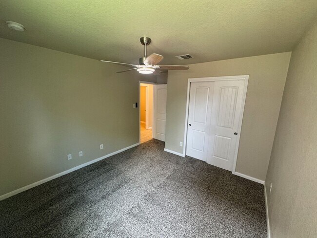 Building Photo - Ready for MOVE-IN - Very Nice- 1 Story 3 B...