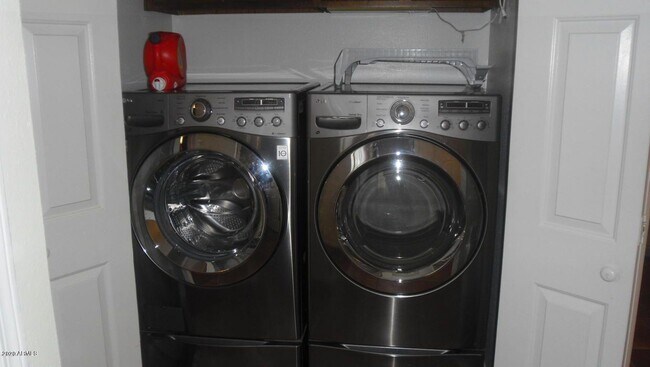 Building Photo - 8651 E Royal Palm Rd