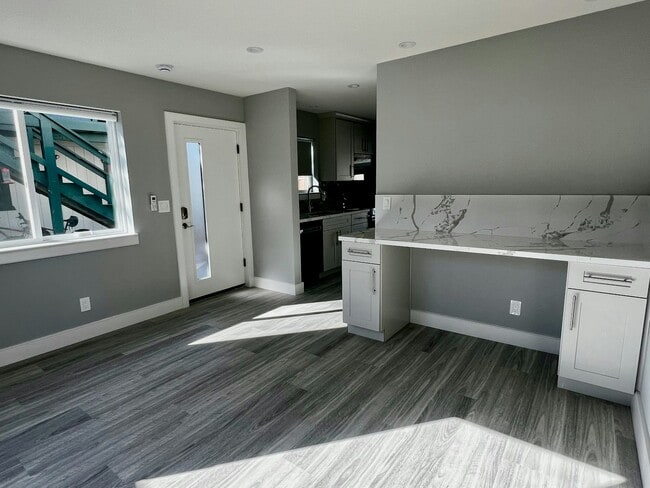 Building Photo - 620 Columbia St