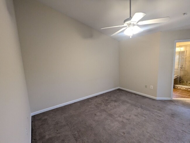 Building Photo - Townhome in *OAKDALE school district* ready for you now!