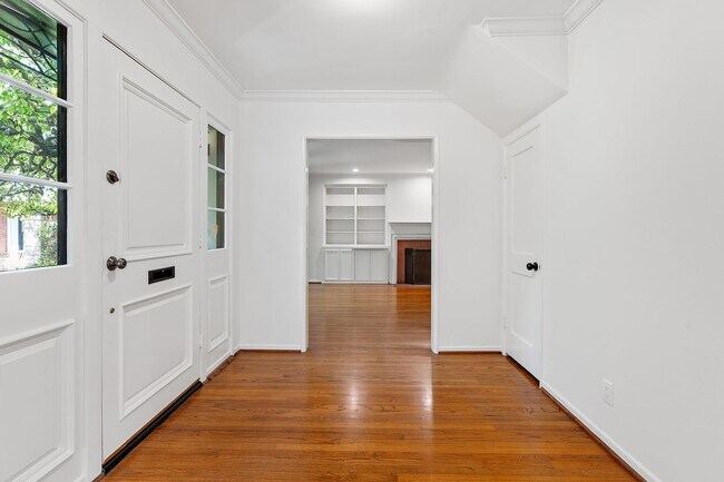 Building Photo - 11053 Strathmore Dr