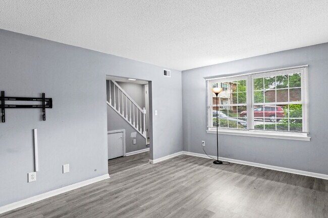 Building Photo - "Charming 2-Bed Condo in Greensboro with Spacious Layout, community clubhouse and POOL!"