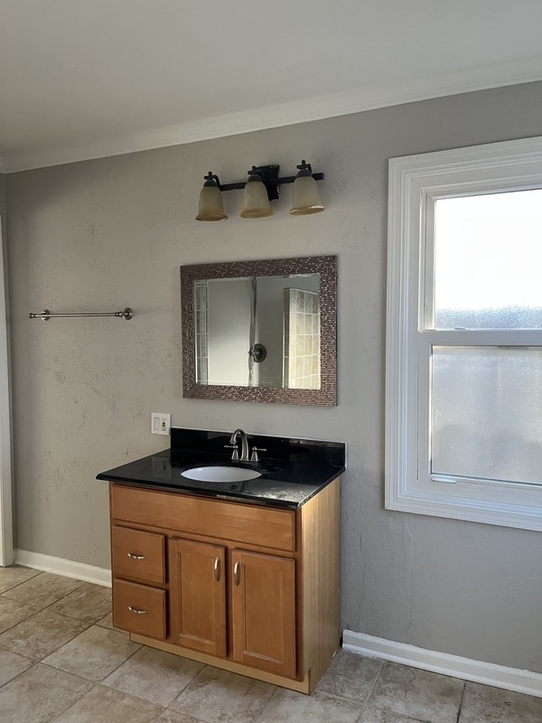 Building Photo - 324 N Schubert St