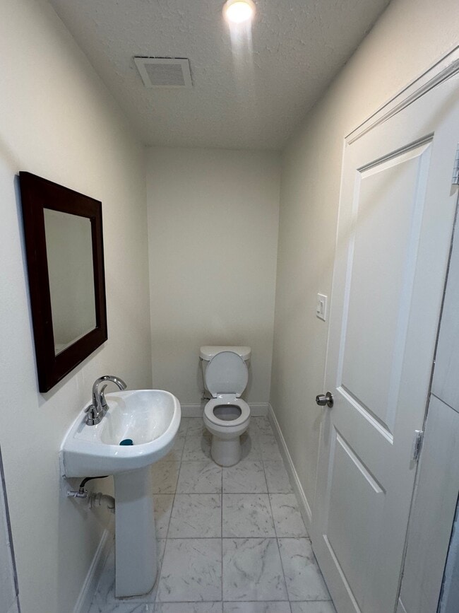 Building Photo - 10134 Kirkglen Dr