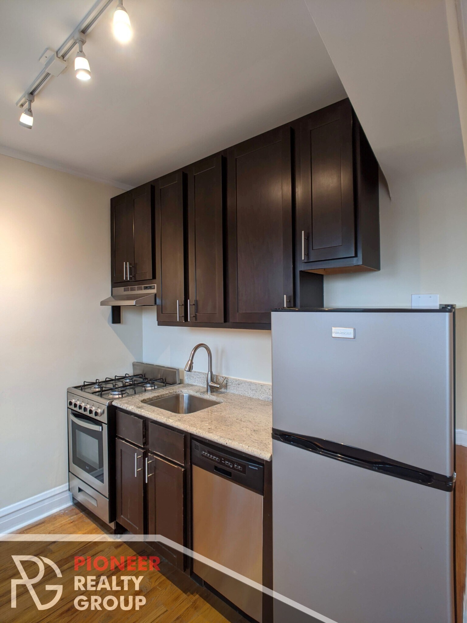 Building Photo - 4616 N Paulina St