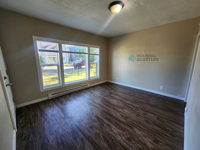 Building Photo - 1822 W Gardner Ave