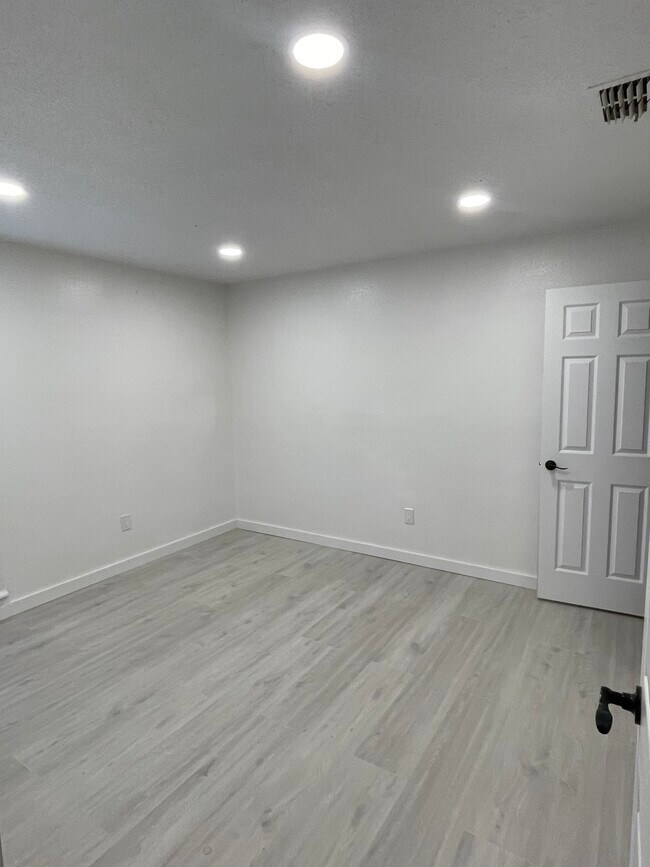 Building Photo - 2955 SE 53rd Ct