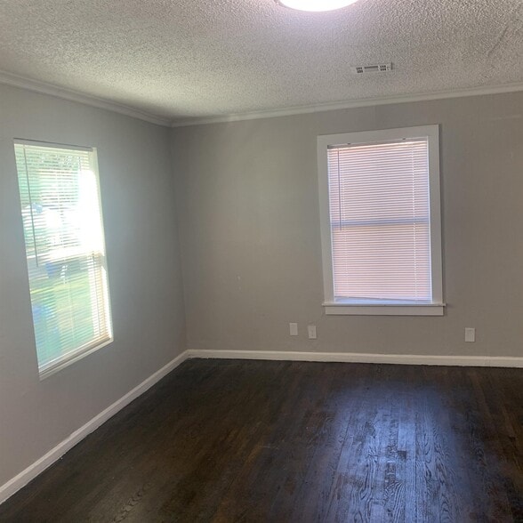 Building Photo - 1523 N Columbia Ave