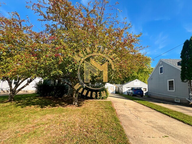 Building Photo - 2 Bed 1 Bath Single Family Home