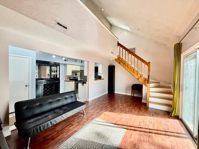 Building Photo - 197 Lake St