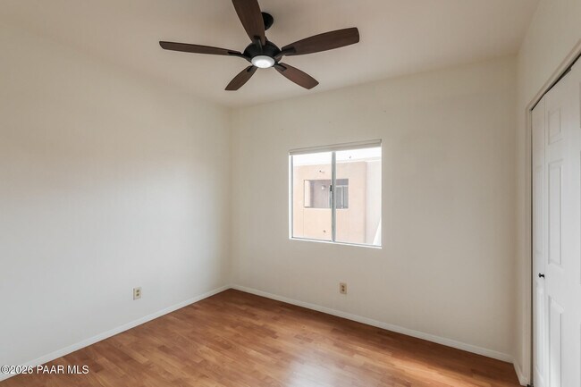 Building Photo - 1810 E Blacklidge Dr