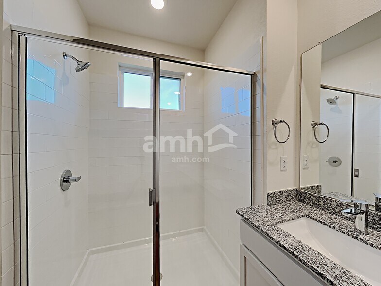 Building Photo - 2710 Lillybrook Ln