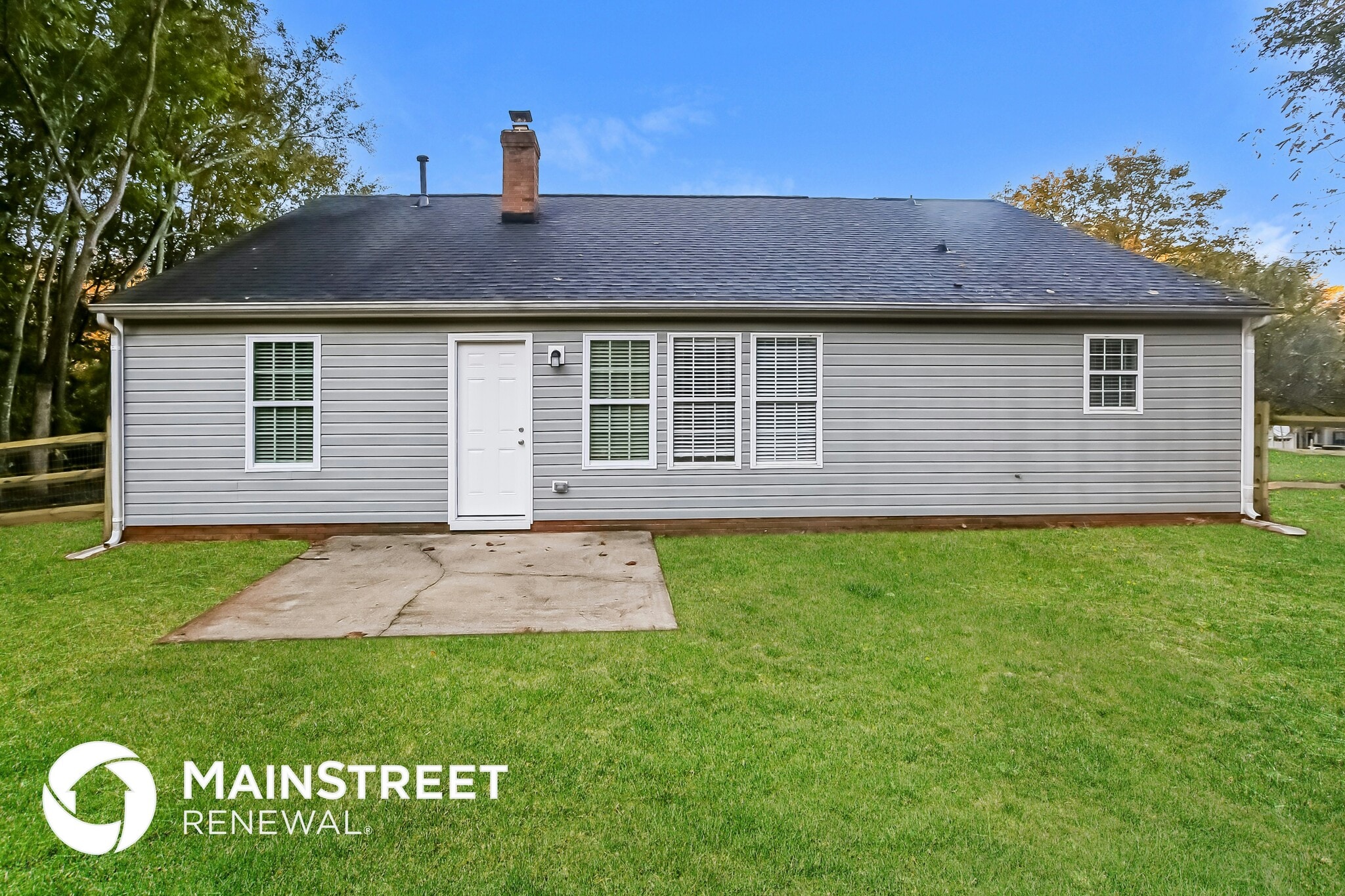 Building Photo - 3330 Crescent Knoll Dr