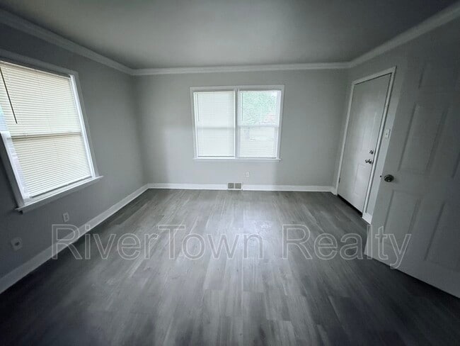 Building Photo - 727 E Raines Rd