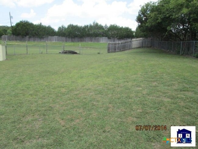 Building Photo - 2619 Phyllis Dr