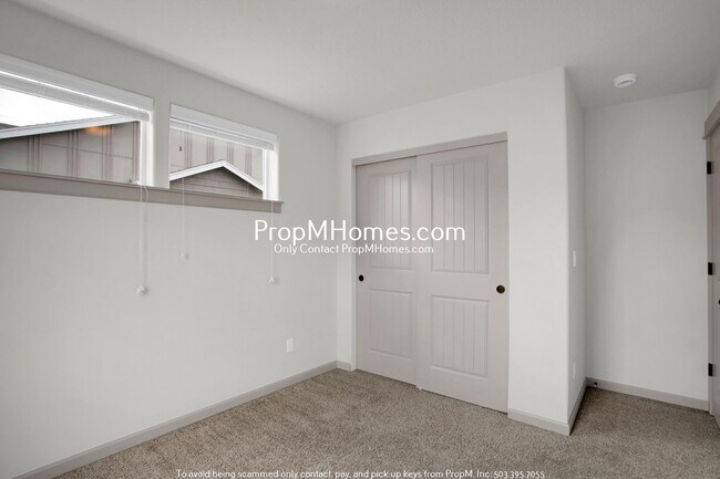 Building Photo - Gorgeous Four Bedroom Townhome in Orenco!