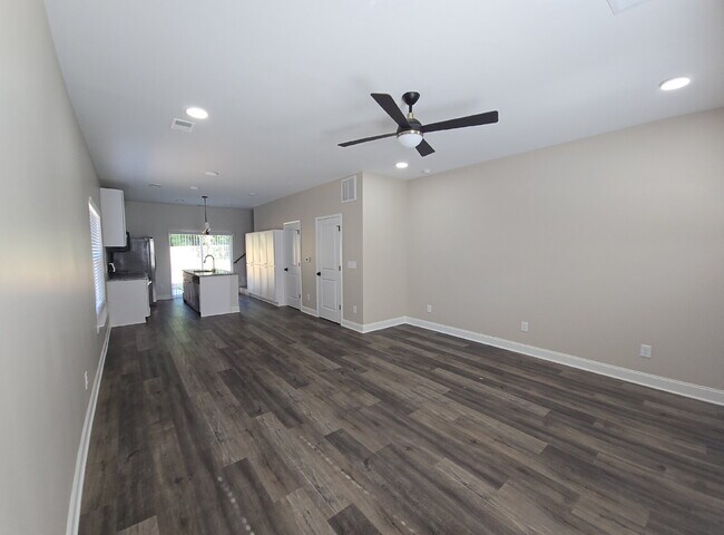 Building Photo - 2 Bedroom Townhomes Near Downtown Mebane for $1495