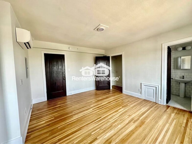 Building Photo - 2305 Grand Ave