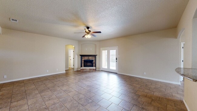 Building Photo - 2 WEEKS FREE RENT + $1,895 ONE STORY 4 BEDROOM WITH 3 FULL BATHS