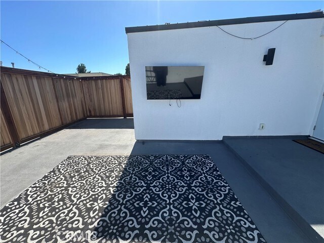 Building Photo - 13508 Moorpark St