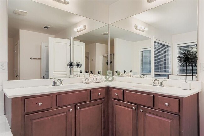 Building Photo - 1240 Grayson Oaks Dr