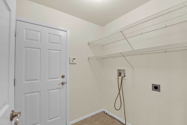 Building Photo - Beautiful home with 5 bedrooms, 3 1/2 bathrooms, 3-car garage available now!