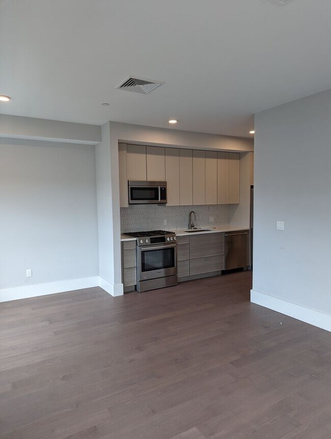 Building Photo - Jamaica Plain luxury 2 BR for 9/1