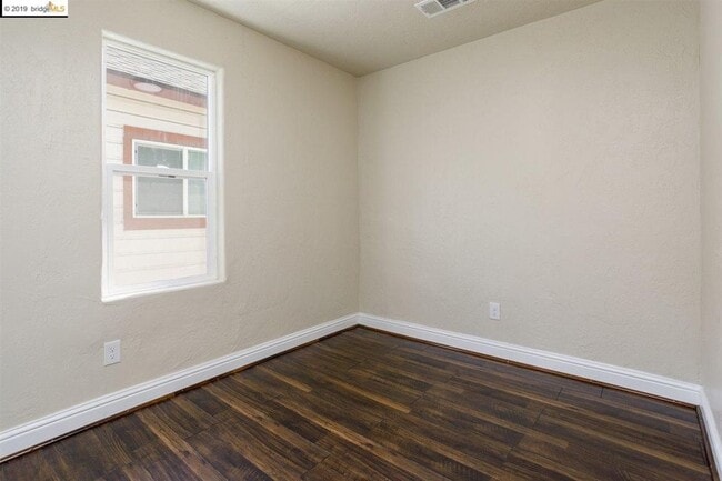 Building Photo - 106 Chanslor Ave