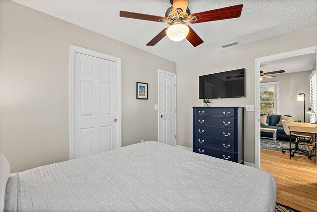 Building Photo - 12 Sylvan Dr