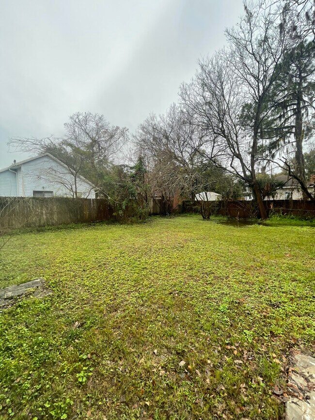 Building Photo - 4520 Fairview St