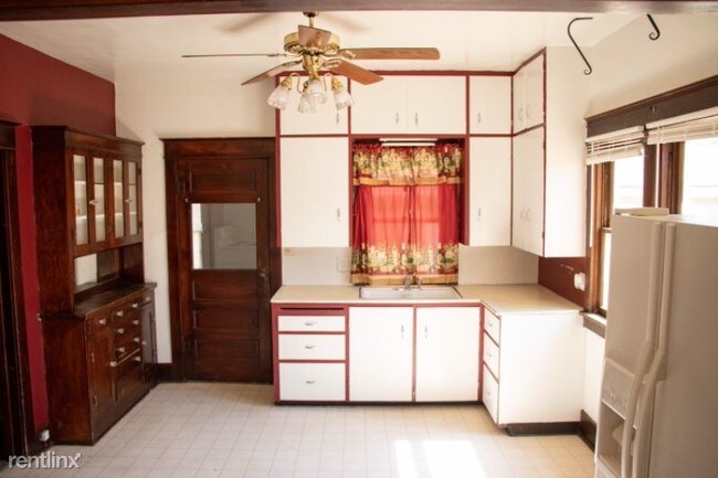 Building Photo - 2 br, 1 bath House - 1120 3rd Ave