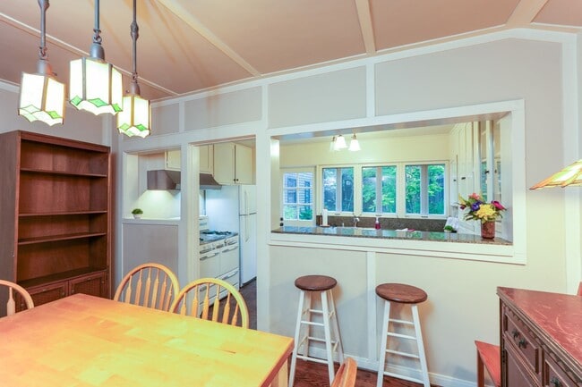 Building Photo - COMING SOON!!! BEAUTIFUL HISTORIC HOME LOC...