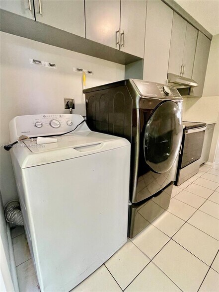 Building Photo - 5532 SW 22nd St