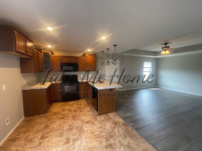 Building Photo - Updated Home in Ozark!