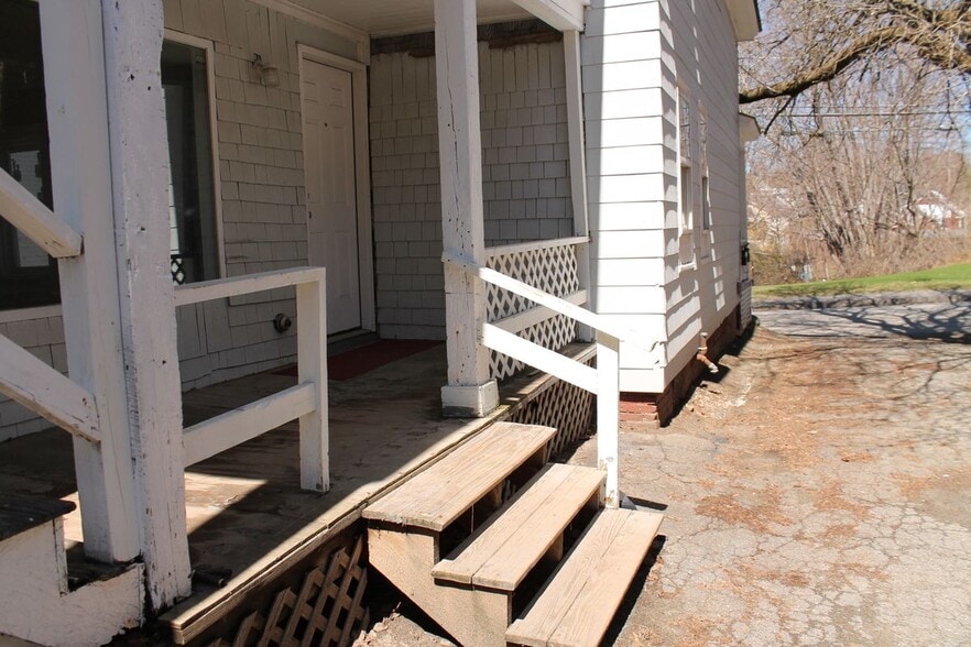 Building Photo - 12 Gold St