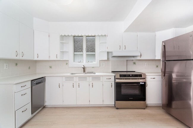 Building Photo - 31 Hillandale Rd