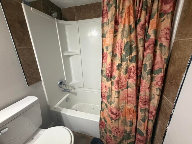 Building Photo - 202 Wheaton Ct