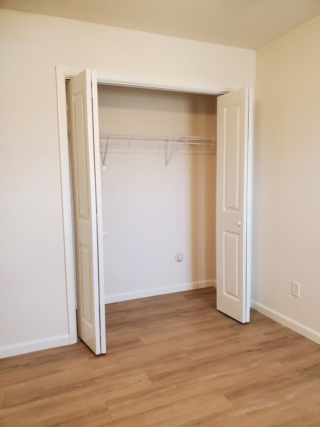 Building Photo - 323 Cedar Cove Ln
