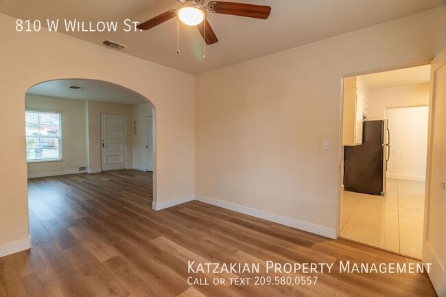 Building Photo - Large 2-Story 1-Bedroom 1.5 Bath Midtown T...