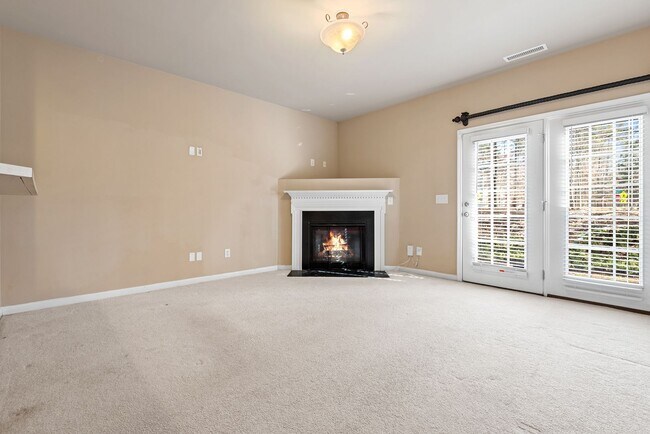Building Photo - Two Bedroom Durham Townhouse: Available August 7th