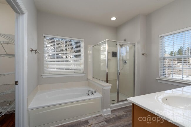 Building Photo - 10725 Serape Rd