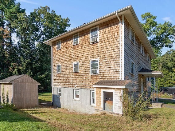 Building Photo - 517 Judson St