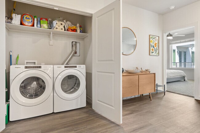 Building Photo - 5820 1/2 Cameron Road-SI FL3-ID1303393P