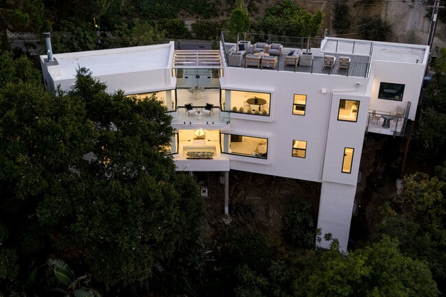 Building Photo - 8896 Lookout Mountain Ave