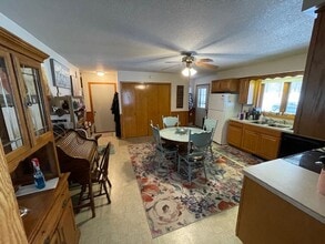 Building Photo - Spacious 3 bedroom in quiet country setting.